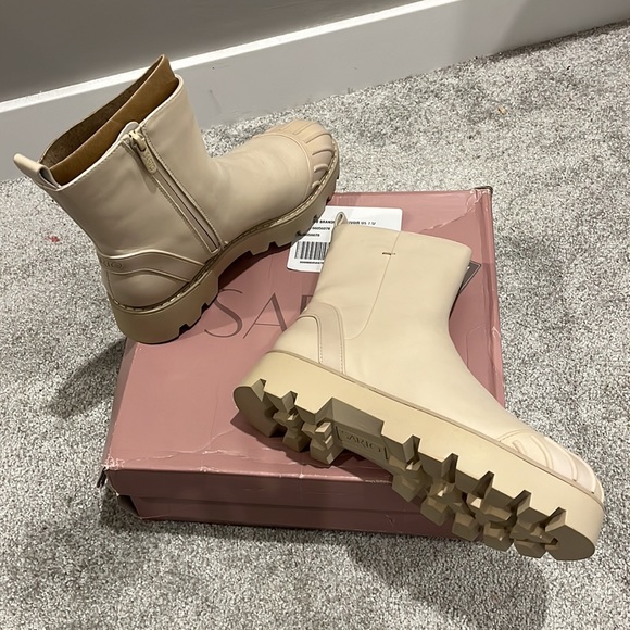 Anthropologie NWT Franco Sarto Leather Brandie Lug Sole Boots Size 7,5. - Picture 8 of 11